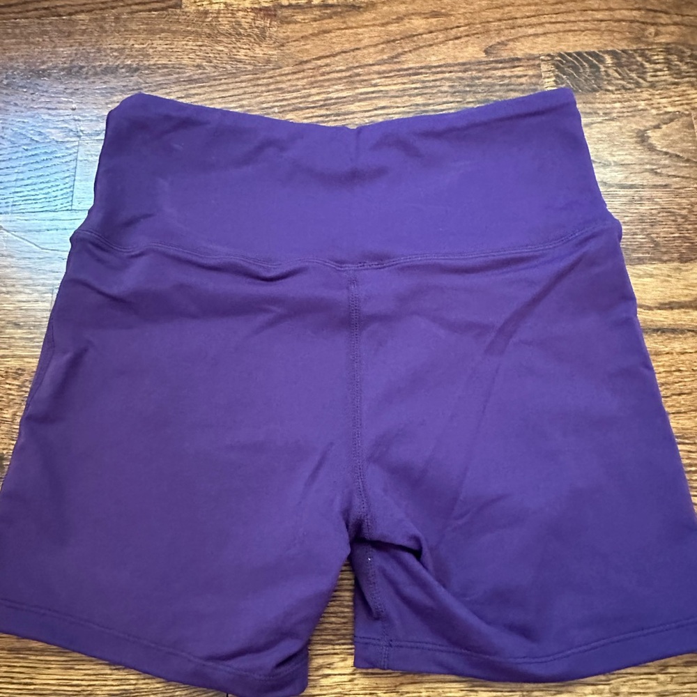 Workout shorts w/pockets-medium - Picture 2 of 3